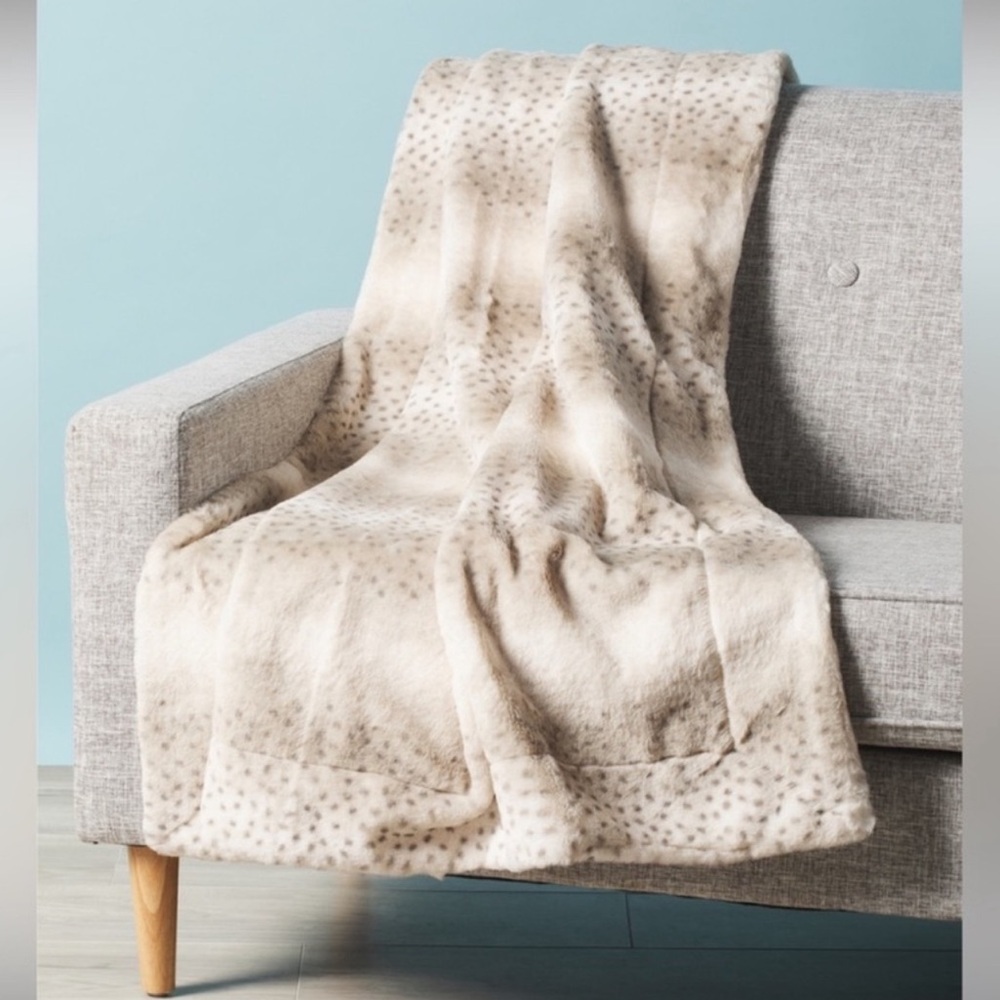 🎉LAST PIECE🎉RACHEL RACHEL ROY Spotted‎ Faux Fur throw